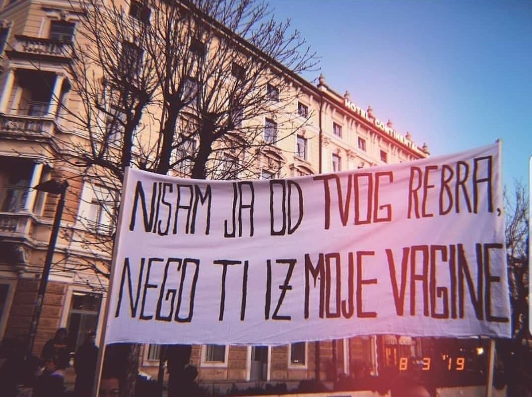 ksenologija's tweet image. Moramo učiti devojčice da se ne povlače. Moramo ih učiti da ne pristaju da budu ućutkane i da imaju pravo da kažu NE.
Tako će oni koji pred nasiljem zatvaraju oči, koji za nasilnike pletu reči utehe i opravdanja dok krivicu svaljuju na žrtve, biti postiđeni na svoje mesto.