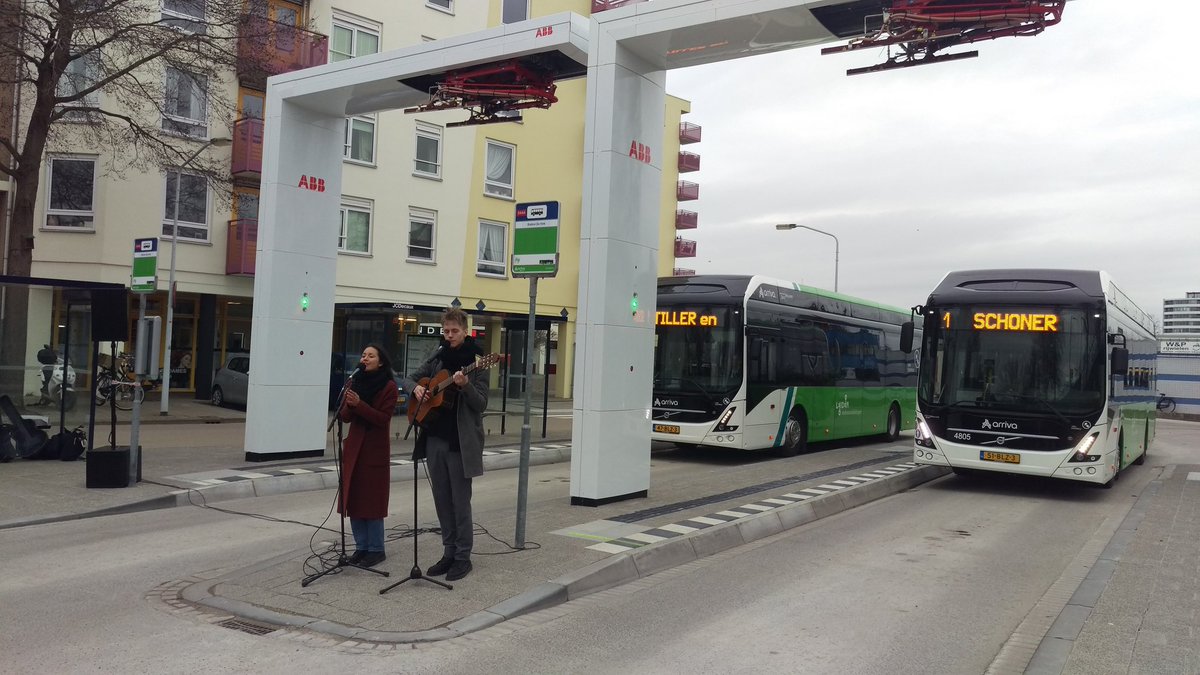 RemcoPB's tweet photo. Vandaag was de opening van busstation #devink @Stevenshof met wethouder @martineleewis . @GemeenteLeiden heeft de eerste elektrische bussen van @Arriva_NL welkom geheten. https://t.co/Ux7XWriocS