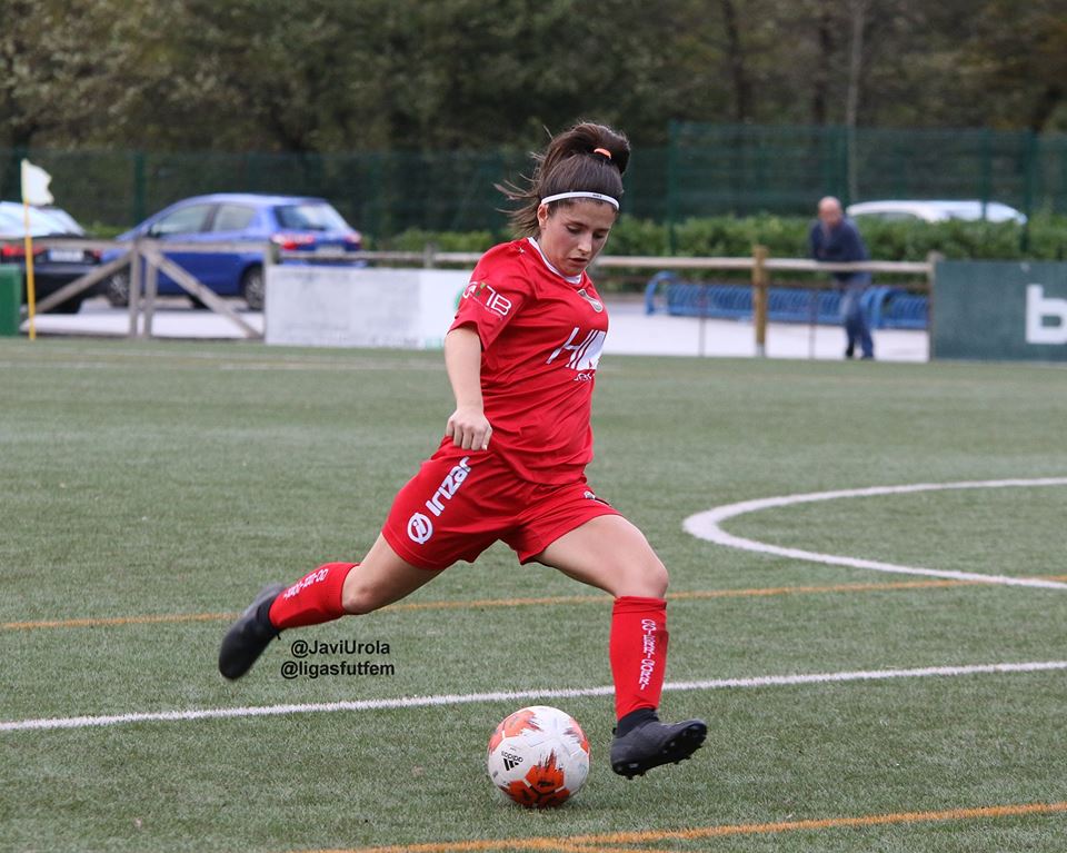 javiurola's tweet photo. Muchas lesiones e visto desde que sigo el #futfem es la parte triste del futbol. Pero esta es especialmente dura, cruzado de @Markinabaja10 , lo superaremos juntos y no dudes que el dia que vuelvas a saltar al campo tu padre estara con la camara para inmortalizarlo. @ligasfutfem https://t.co/7Bn8MeB6vg