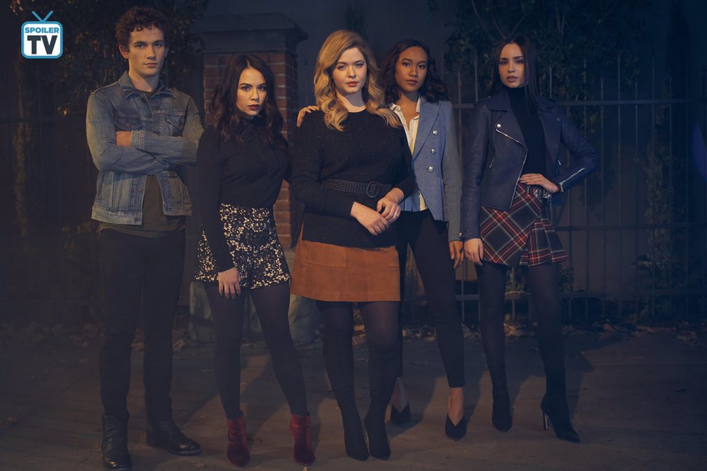 Gossipsbitchs's tweet photo. NADIE PUEDE NEGAR QUE ESTE CAST ES UN FUEGOOO https://t.co/2CmGvz7xtH