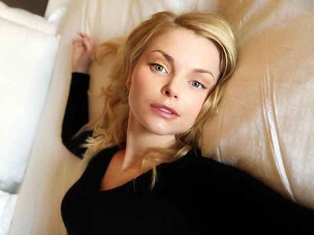 IzabellaMiko's tweet photo. What makes you glow? Instead of giving you the list of products used to create this #nomakeup but really #makeup look, I’d love to list daily habits that cause my inner light to shine brightly, creating the sought after glow:-) 1) Intention. I intended for stuff to go well. A https://t.co/34KOVgvqBO