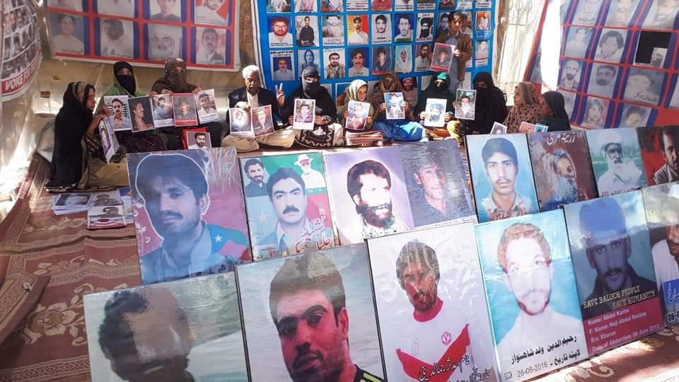 TalhaMomand's tweet photo. #SaveBalochMissingPersons
Date . 12.3. 19

To day is 3523 days Voice for Baloch Missing persons Camp front of Press Club Quetta Balochistan till Victory @QadeerMama @MianIftikharHus @Palwasha_Abbas @BushraGohar @s_jafarshah @bashir_matta @AsgharAchakzaii @sakhtarmengal @IrumTurk https://t.co/Vp9HMoDE7x