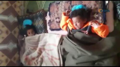 Limportant_fr's tweet image. Syrie: quatre enfants blessés ont été abandonnés par l&apos;EI dans un champ de mines à Deir Ezzor, ils sont soignés par les Kurdes des SDF limportant.fr/infos-moyen-or…