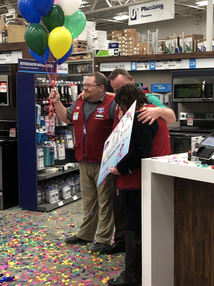 Dez45979744's tweet photo. #lowes2625 #wheelinglowesrocks https://t.co/foWZKEi6te