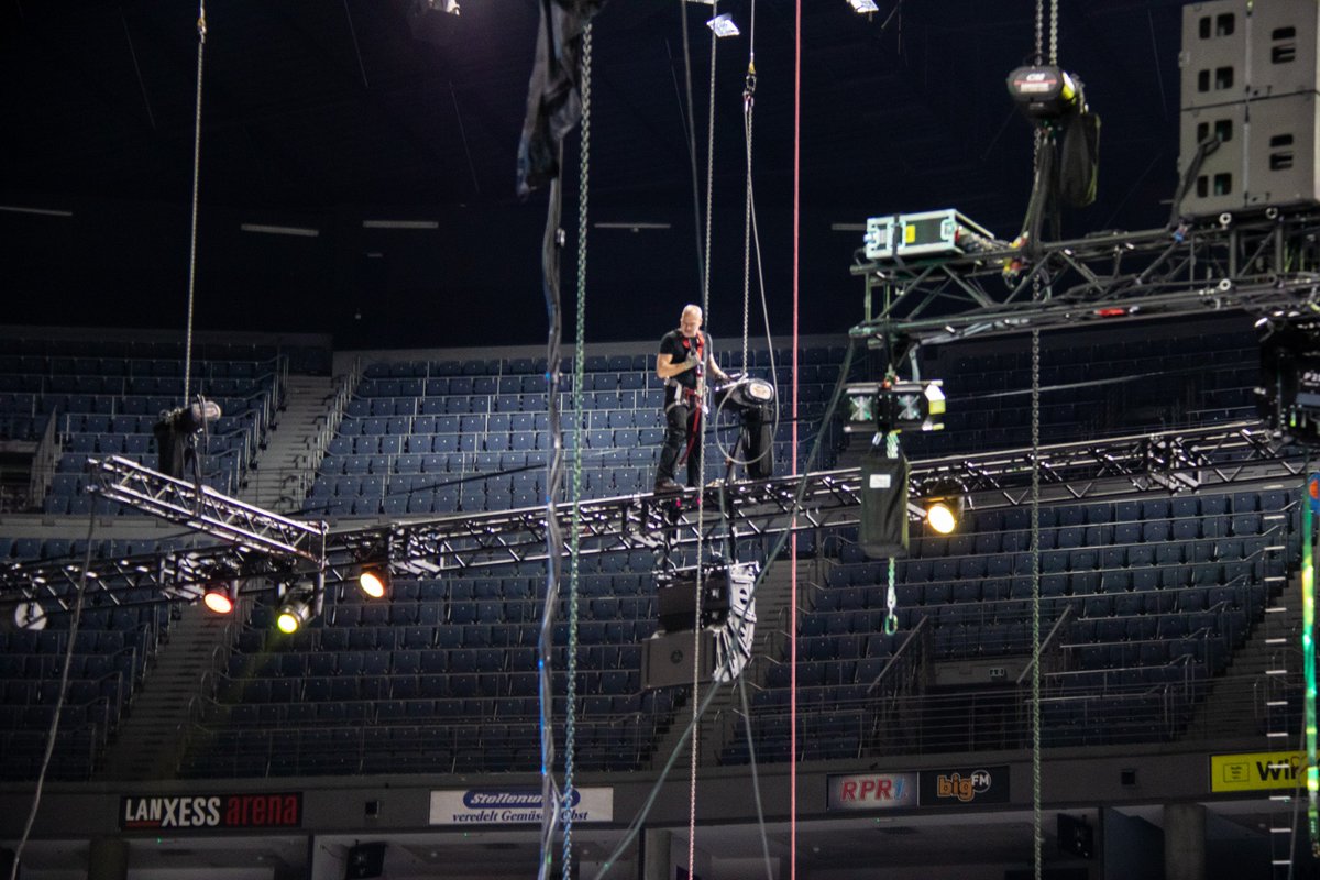 L_ACOUSTICS's tweet photo. To celebrate 75 years of dazzling theatrical performances on skates, @holidayonice has been on tour across Europe recently with an L-Acoustics system provided by @FocusAmsterdam: #ARCS, #KS28 and #5XT brought warm sound to the icy festivities! Thanks Callum Vernon for the 📸! https://t.co/Ycc0vjF0QZ