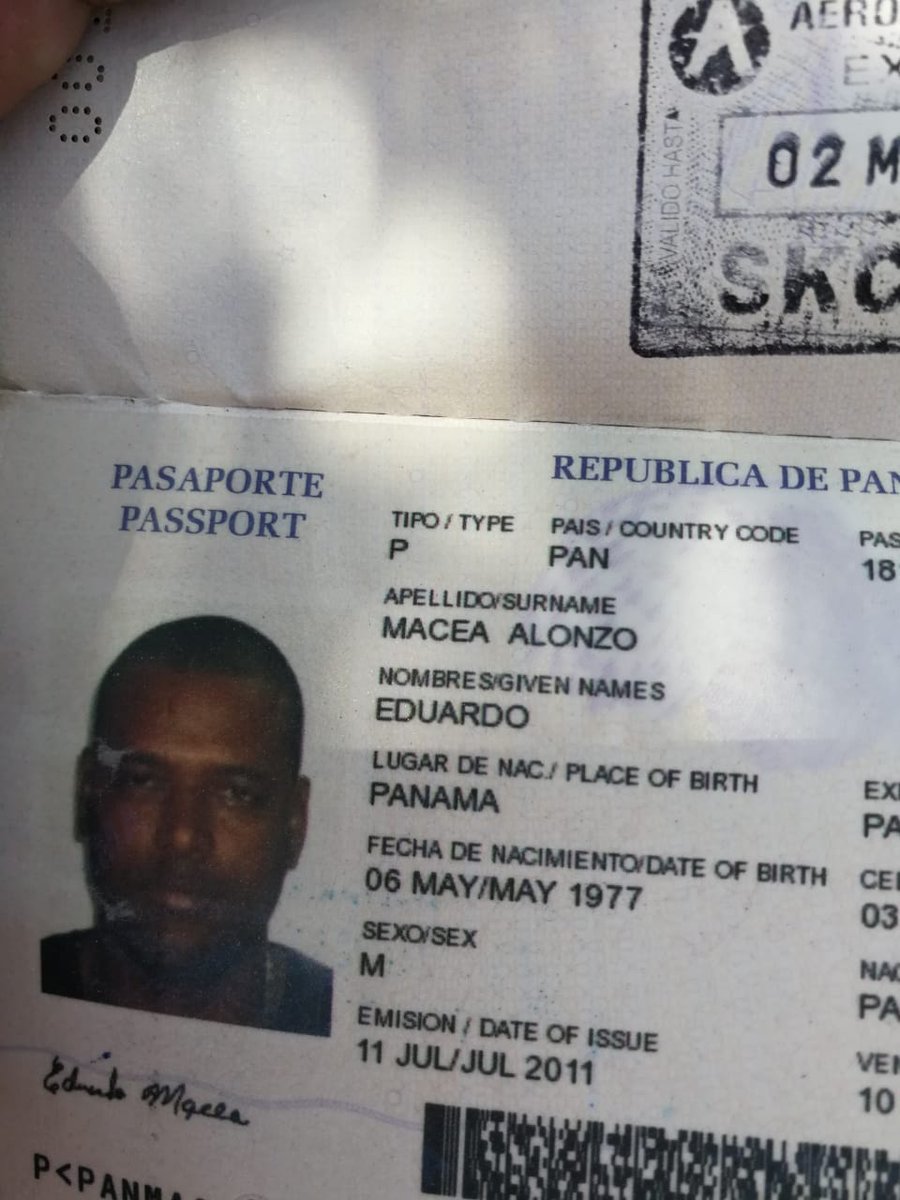 PanamaTimesPTY's tweet photo. #Capturan al peligroso narcotraficante  Marshall involucrado en más de 30 ejecuciones registradas en las provincias de Colón y Panamá. Junto a él cayó otra persona. Estaban armados hasta los dientes. Esto fue en Naos (Amador) #Panamá https://t.co/PgaMVAtcIr