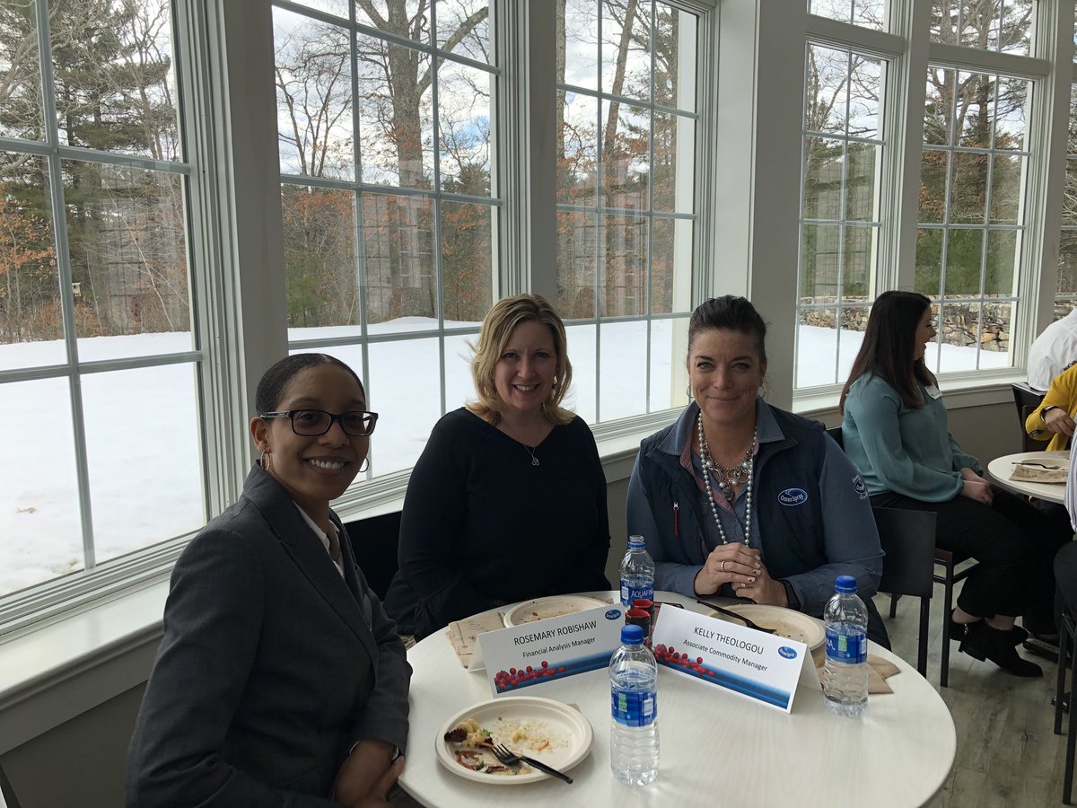 MariaBourski's tweet photo. Great day hosting @BridgeStateU  students at our Lakeville Headquarters for our first development day. #oceanspray #cranberries #healthandwellness #BSU #Bridgewaterstateuniversity #Developmentday https://t.co/brF1utGbMz
