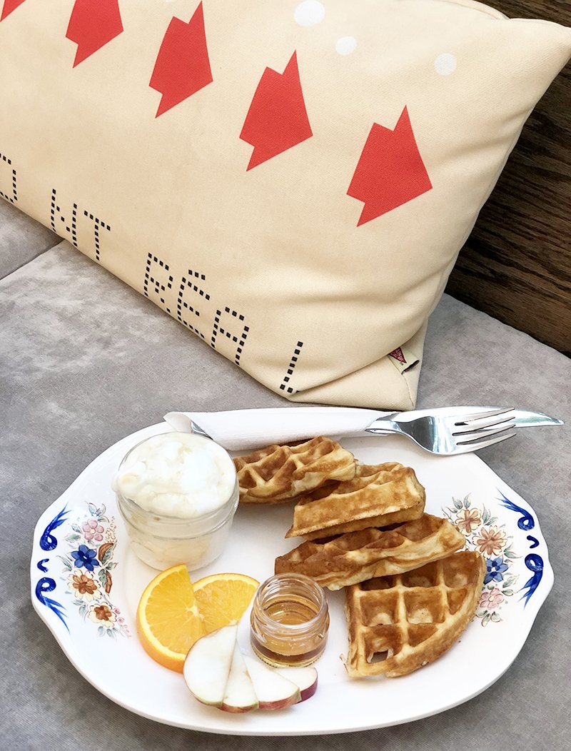 eatdrinkbecarrieFR tweet media