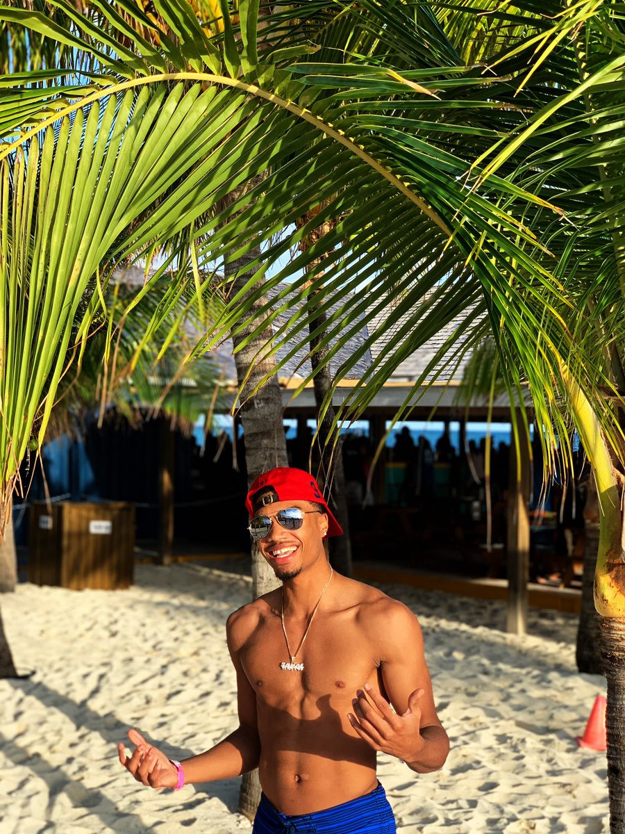 SimmieJones3's tweet photo. Bahamas was litt 🌴😝 https://t.co/L1KEz8J5zK