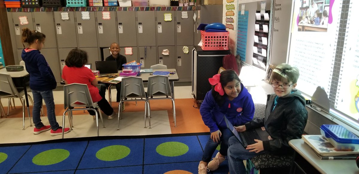 LemonsLearners's tweet photo. Math stations &amp; projects &amp; research, oh my! ❤ these hard working kids! #Lemonslearners @SHMrsVivio https://t.co/Ve4DyQ402S