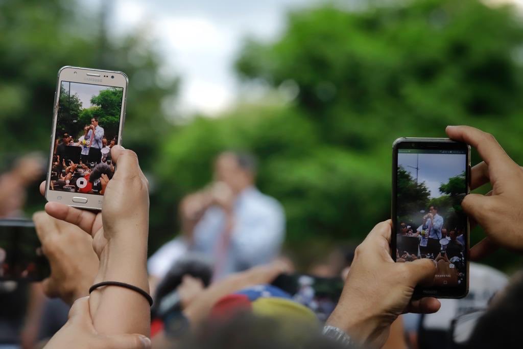 AsambleaVE's tweet photo. .@jguaido | “Muy pronto vamos a buscar nuestra oficina en Miraflores”. #AsambleaVE 

https://t.co/YSKl6ytJwz https://t.co/H4AmmpHlHx