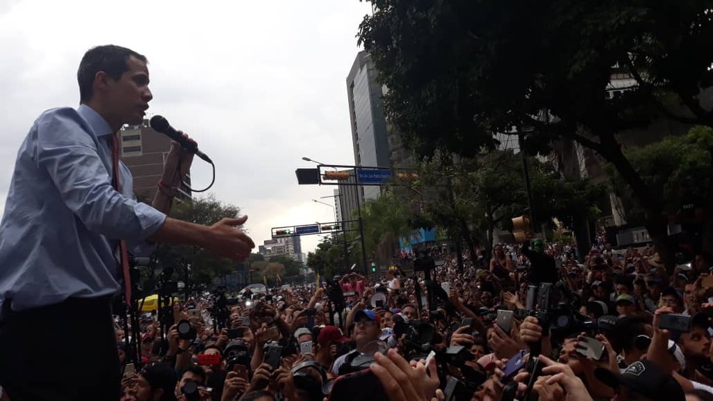AsambleaVE's tweet photo. .@jguaido | “Muy pronto vamos a buscar nuestra oficina en Miraflores”. #AsambleaVE 

https://t.co/YSKl6ytJwz https://t.co/H4AmmpHlHx