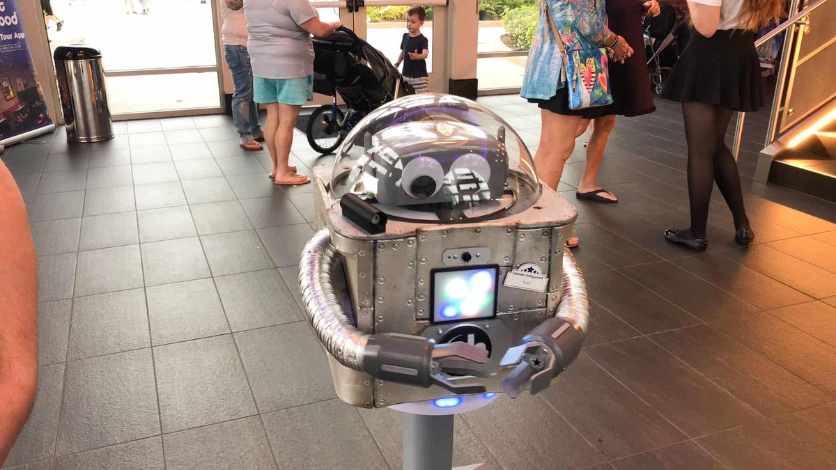WDWNT's tweet image. PHOTOS, VIDEO: Plex the Talking Robot Chats Up Guest at Planet Hollywood in Disney Springs

wdwnt.news/19031215