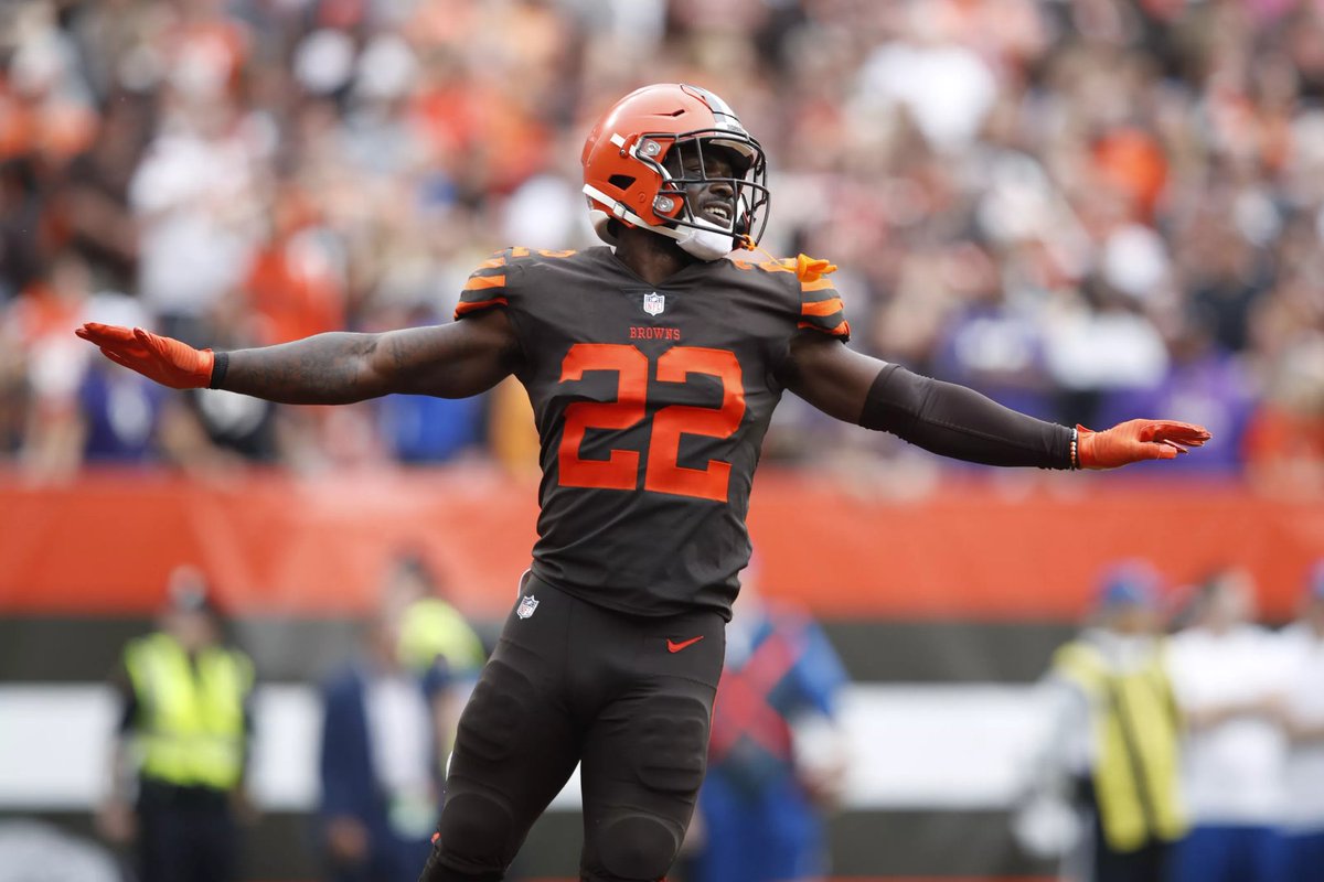 coverzeropod's tweet image. WOW!

One of the most stunning trades in recent NFL history, as the Giants fleece the Browns and acquire Jabrill Peppers. Rarely do you see a star player like this change teams.

*Note: the Giants will also receive a couple of draft picks, and will send a WR to the Browns.
