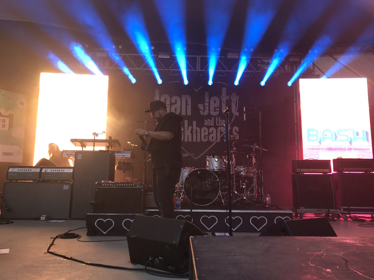 jorgerr96's tweet photo. put another dime in the jukebox baby 🤘🏻 @joanjett #MTSXSW https://t.co/ZkuBjvoP01
