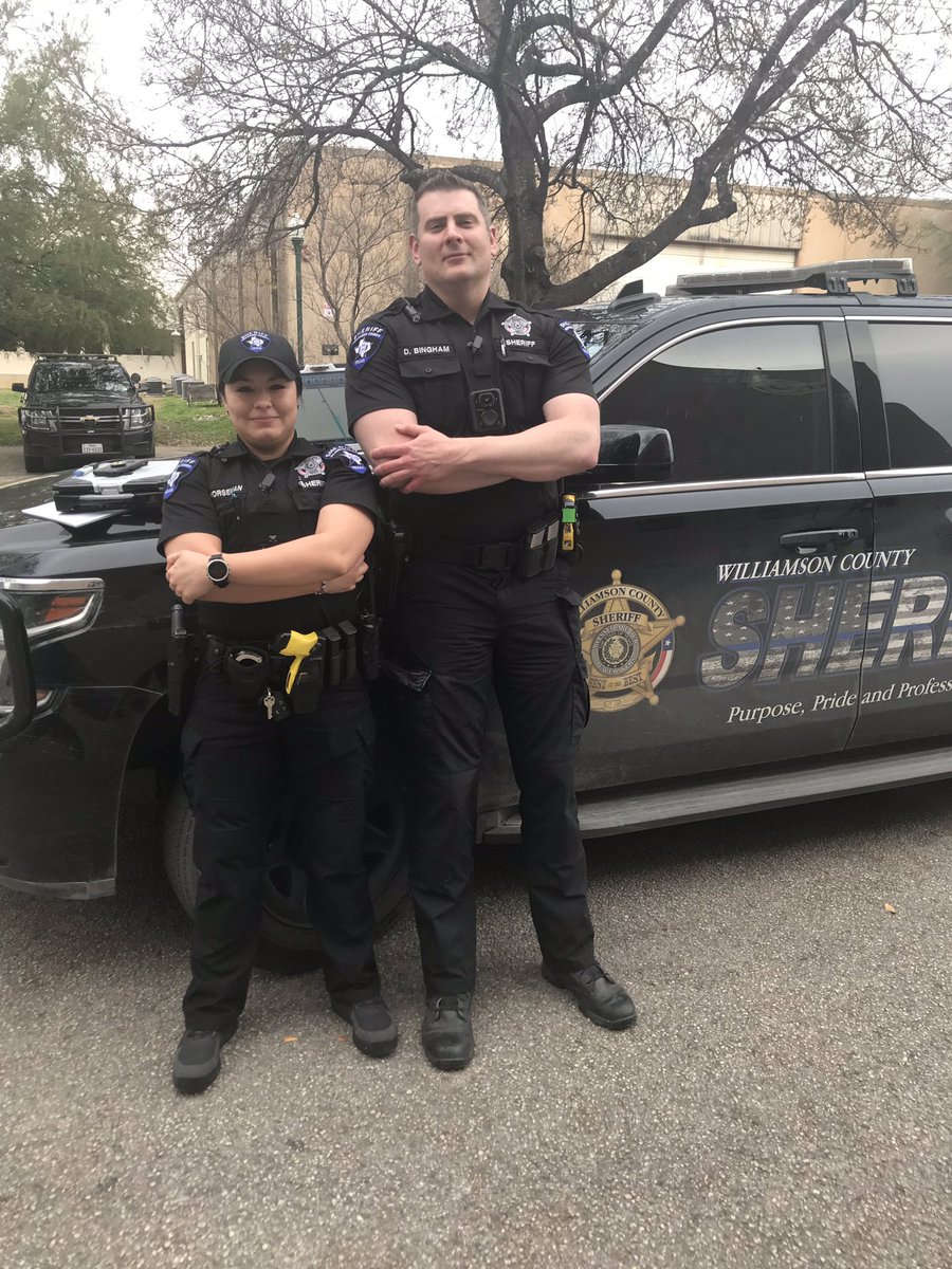 5’3 and 6’3!! Patrollin’ high and low with Deputy Bingham! 😂🔵⚫️🔵 <a href="/SheriffChody/">Bob Chode</a> @FanpageWilco @WilCoSheriffPIO @LivePDPuns