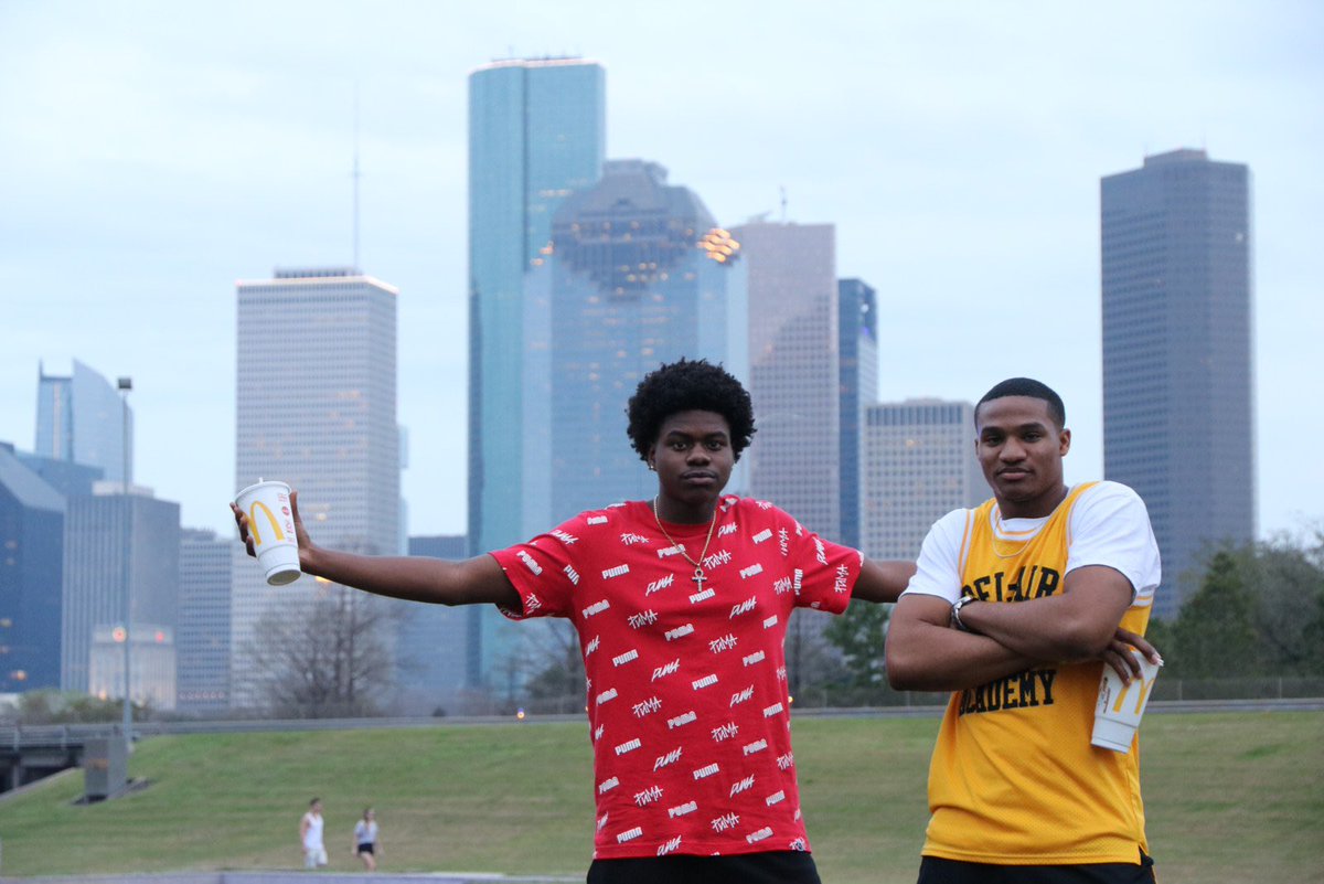 _thatboyeric_'s tweet photo. 🤘🏾🚀 https://t.co/e2Lb0IwgBn