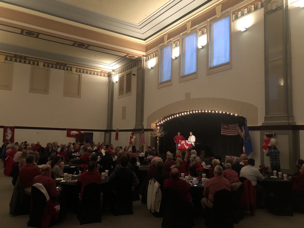 TulsaHogs's tweet image. We are having a great time in Tulsa tonight with @coachchadmorris!