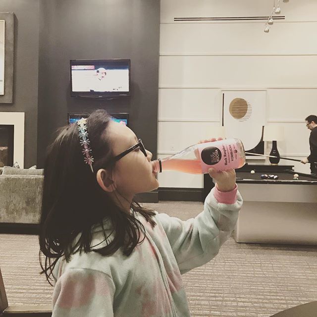 cchangwailing's tweet photo. This nugget loves her @blueridgebucha..
.
.
.
#healthybelly #happykid #billiards #unicorn #marylandmoms #fitmom #foodiemom https://t.co/0l62hYgLO8