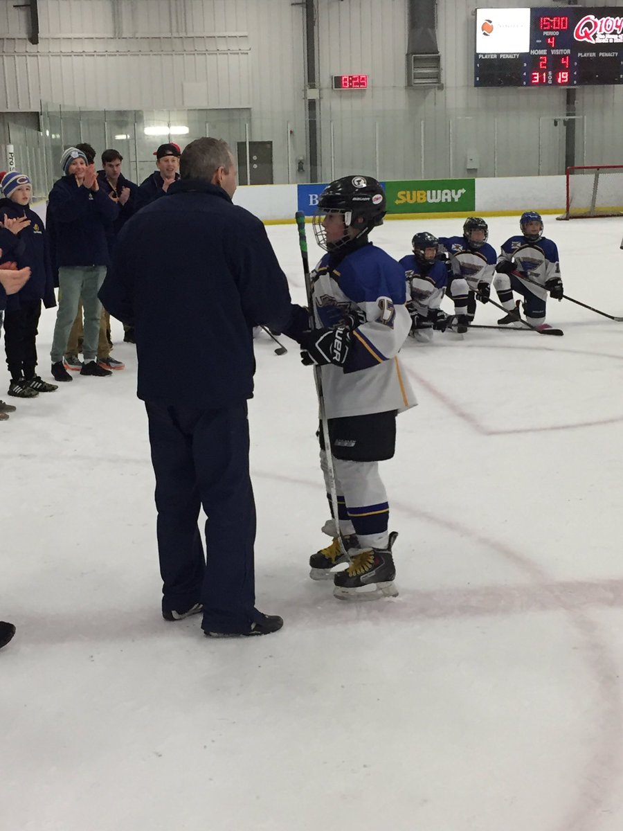 Bedford_Barons's tweet photo. @Bedford_Barons @Bedford_Blues Atom B White wins the MacKenzie Cup! https://t.co/6iwAWVZzCJ