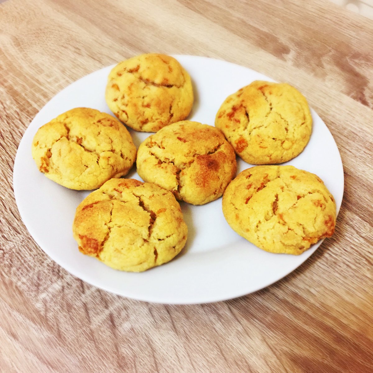 jpc101's tweet photo. For all those watching #GBBO (or even if youβre not) have one of my Crunchy Nut Cornflakes Cookies. They yyuuuuummmmmmmmmmy. πͺ #BakeOff #BakeACeleb https://t.co/gGCuKhRyvc