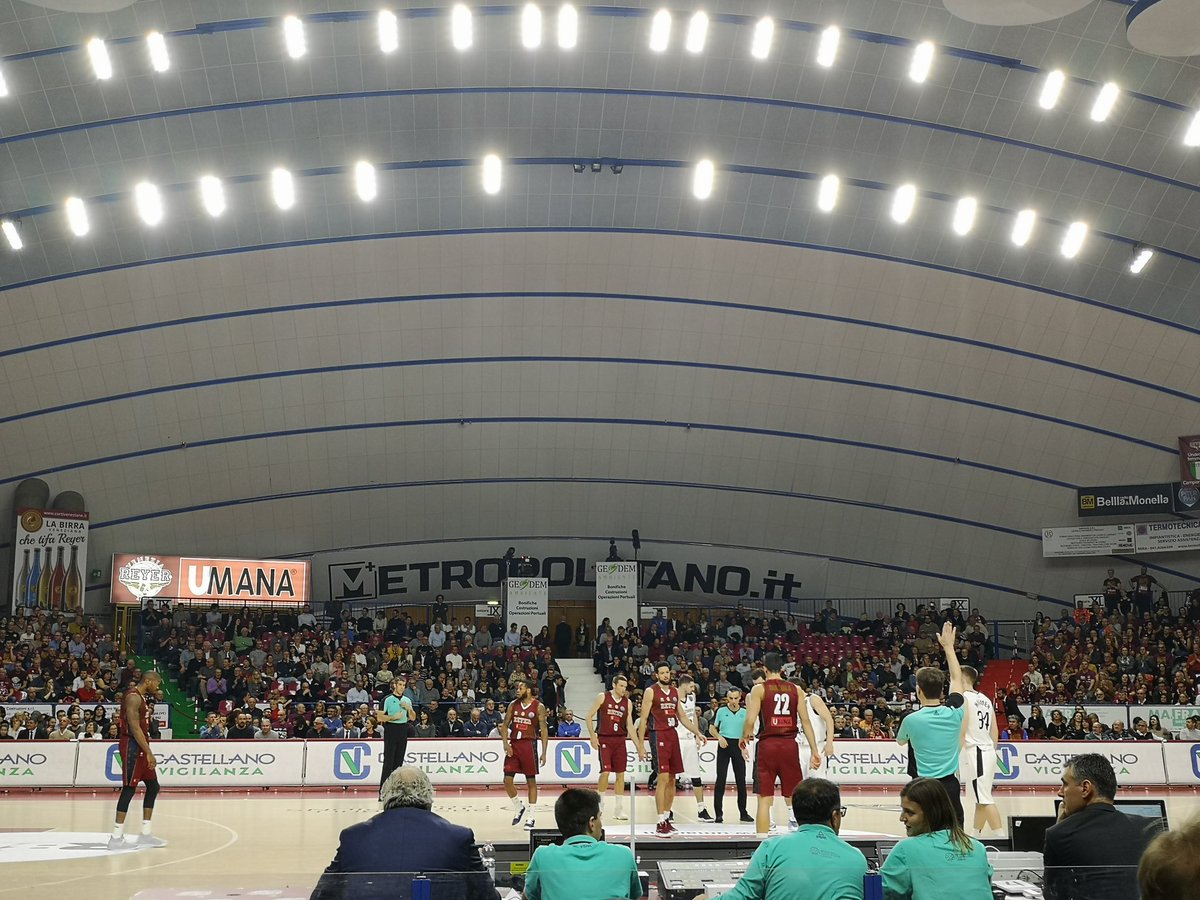 FCava_'s tweet photo. FIBA Champions League action, Venezia leads by 6 at the half vs Nizhny Novgorod https://t.co/wJvETKgGvQ