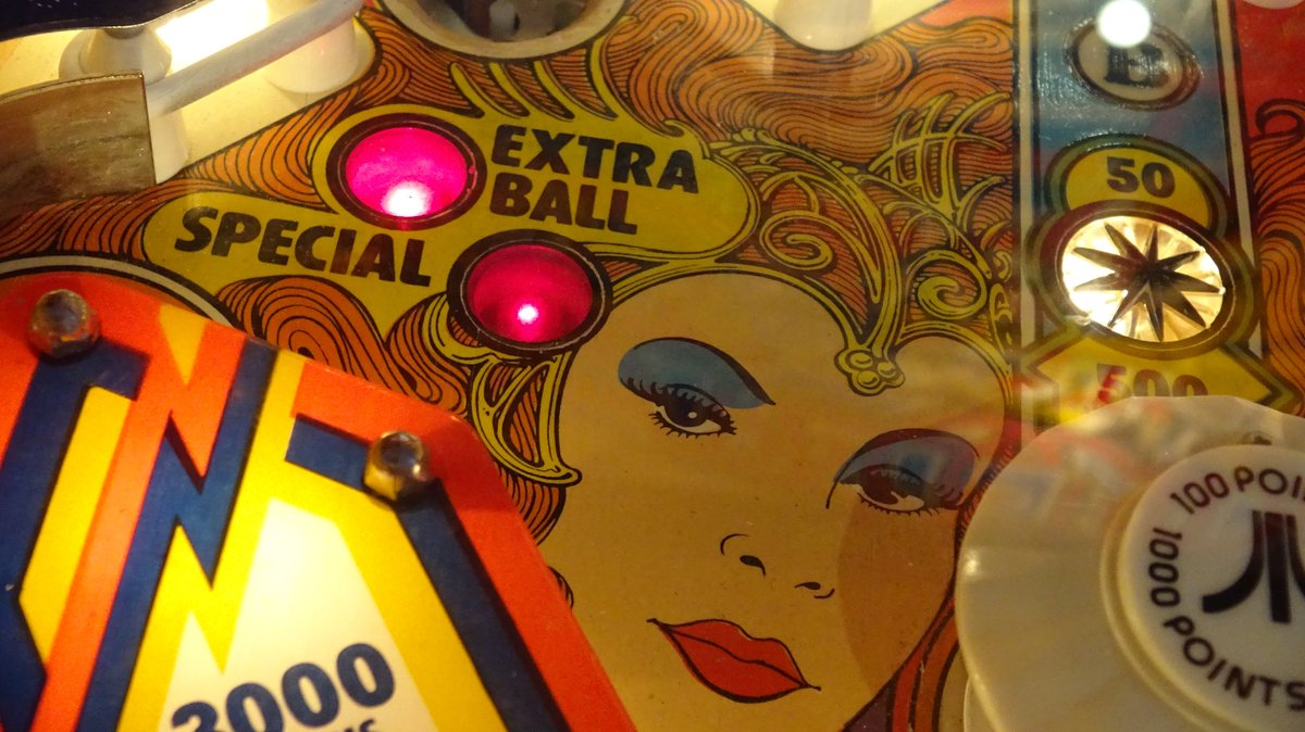 arcadeheroes's tweet photo. One reason I love Atari pinball machines was the artwork. Just beautiful.

(taken the other day from my Space Riders, 1978) #AtariBias #pinball https://t.co/v08RkXi5Zb