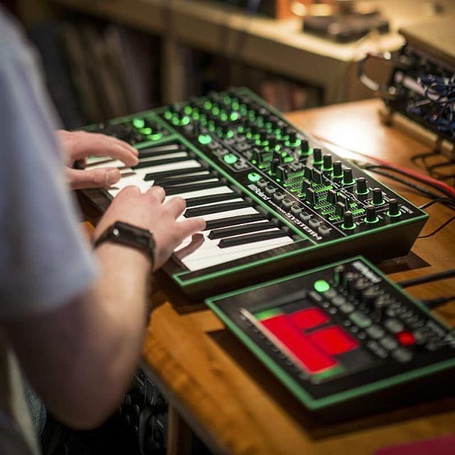 ROLANDCANADA's tweet image. Bass and melody 🎛⠀
⠀
📸: @rolandaira⠀
⠀
#myroland #rolandaira #system1 #tb3 #rolandsynth ift.tt/2Huzhc9