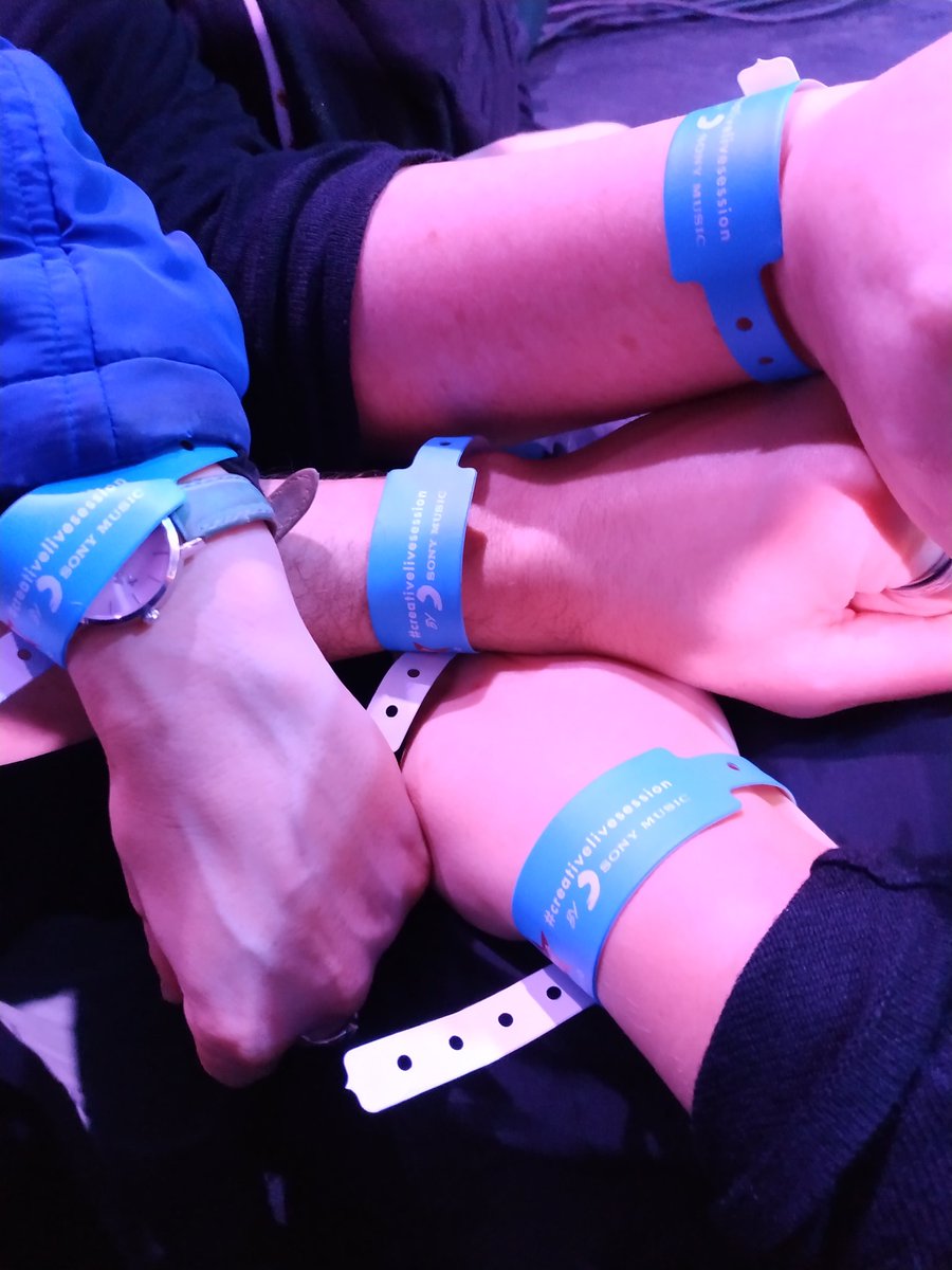 CecilePBM's tweet photo. Team bleue à la #CreativeLiveSession ! https://t.co/i9jtSfpAeF