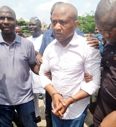 If Evans the kidnapper was in d fray of persons who championed  #EndSARS campaign, before it was revealed later that he is a kidnapper, Nigerians who get sucked up easily into media phantasmagoria would prefer to look away from d dark side of Evans, as a kidnapper. He'd be a hero.