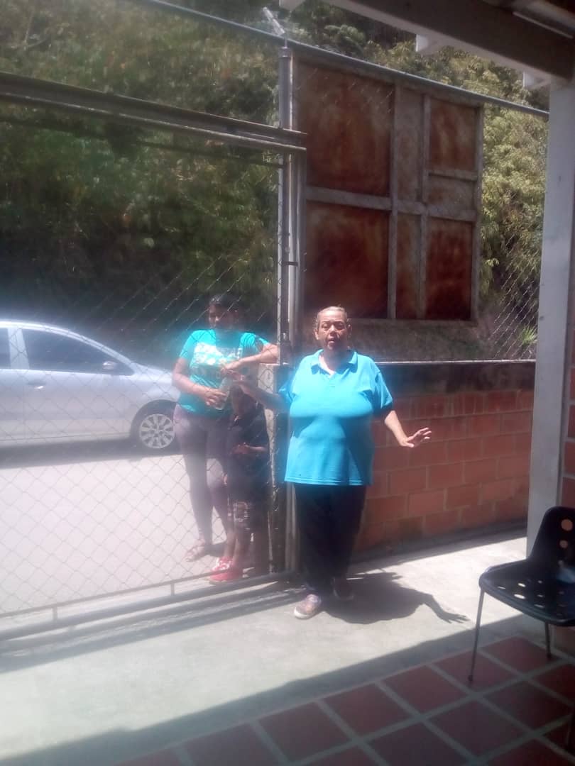 EDUCACIONPALANT's tweet photo. Hoy en el CEI carmen Villalba atendiendo a los semilleros de la patria #VenezuelaEnDefensaDeLaPaz @lilianacontigo @rosabecerra3 @dilia_pirela @MPPEDUCACION @ZonaEducMiranda https://t.co/XK87voRQoK