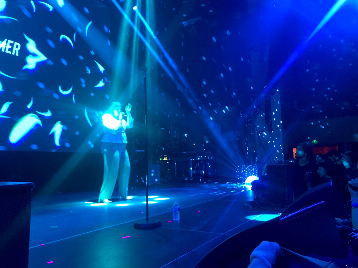 Safari_story's tweet photo. Alors : @dimanche_fr et @vendredisurmer un mardi ? #kamoulox #creativelivesession #lafemmeàlapeaubleue https://t.co/gYGc8y9ei2