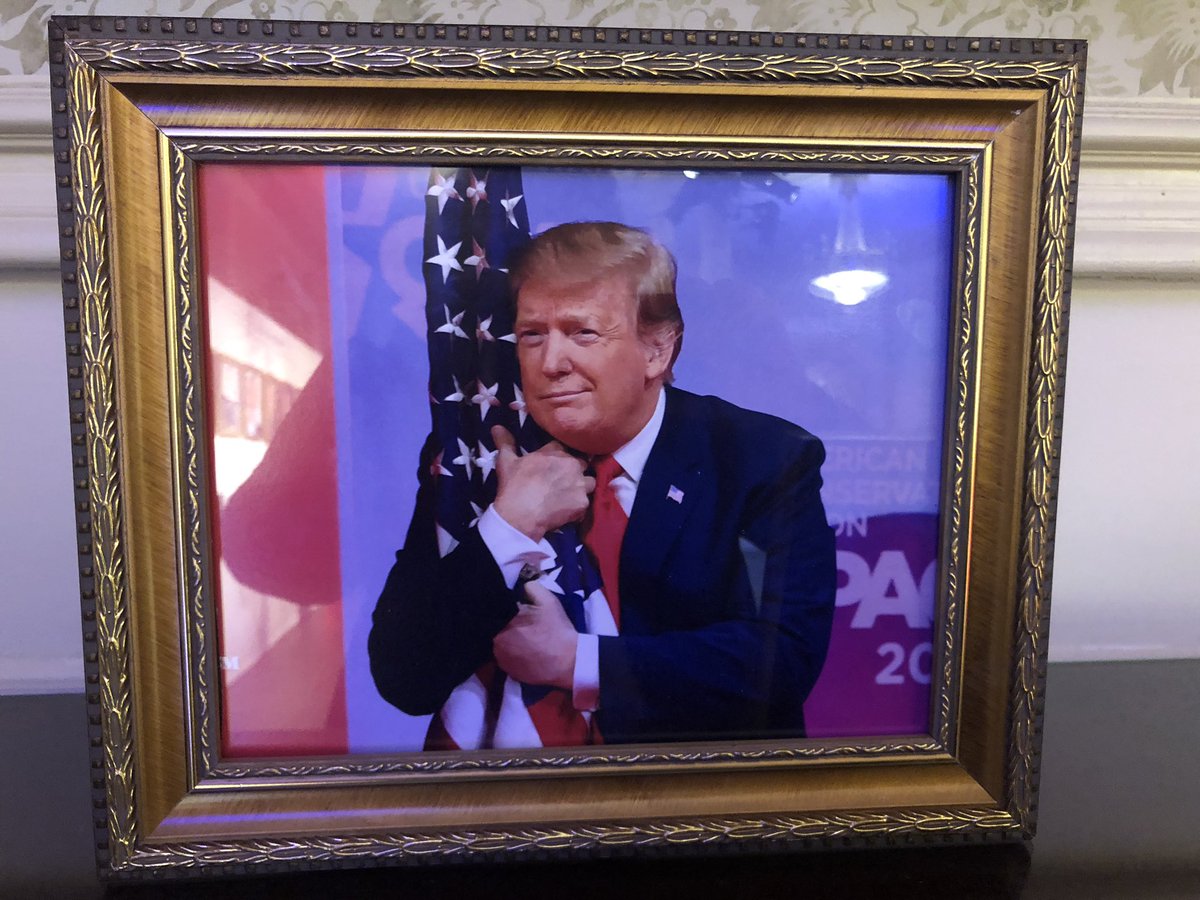 HeuerKatharina's tweet photo. 🇺🇸 Einblicke: Absolut sehenswert #TrumpTwitterLibrary #SWSW2019: Trump und seine Twitter Leidenschaft mit Einblicken in seine eigene Weltsicht https://t.co/LPsOhHWMAo