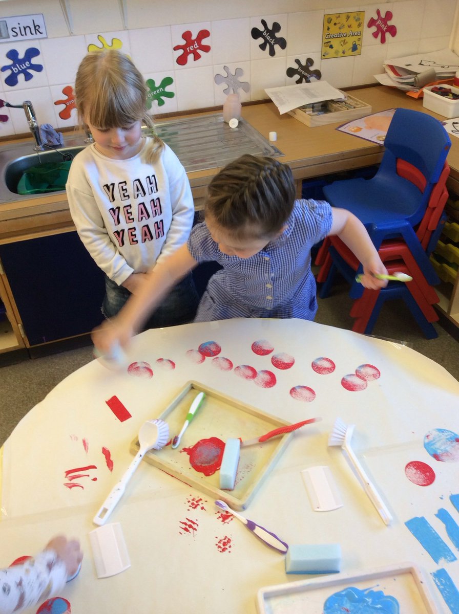 Somers_Rainbows's tweet image. In Pre-school, we are planning lots of activities to inspire the children to enjoy making marks with purpose. The children have started to access our stationary trolley independently and they are all remembering to try and write their name on their work. #receptionready