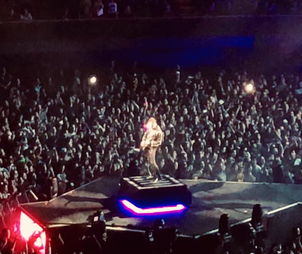 Lilulicious's tweet photo. @FlyDraenei Check this out! First pic is from a short version of Algorithm, next is Propaganda (obvs), then Dig Down sort of semi-acoustic and gospel, and then at the end for the encore this enormous cyborg puppet thing popped up and towered gyrating over the stage! It was amazing! https://t.co/bhKdEc6nbg