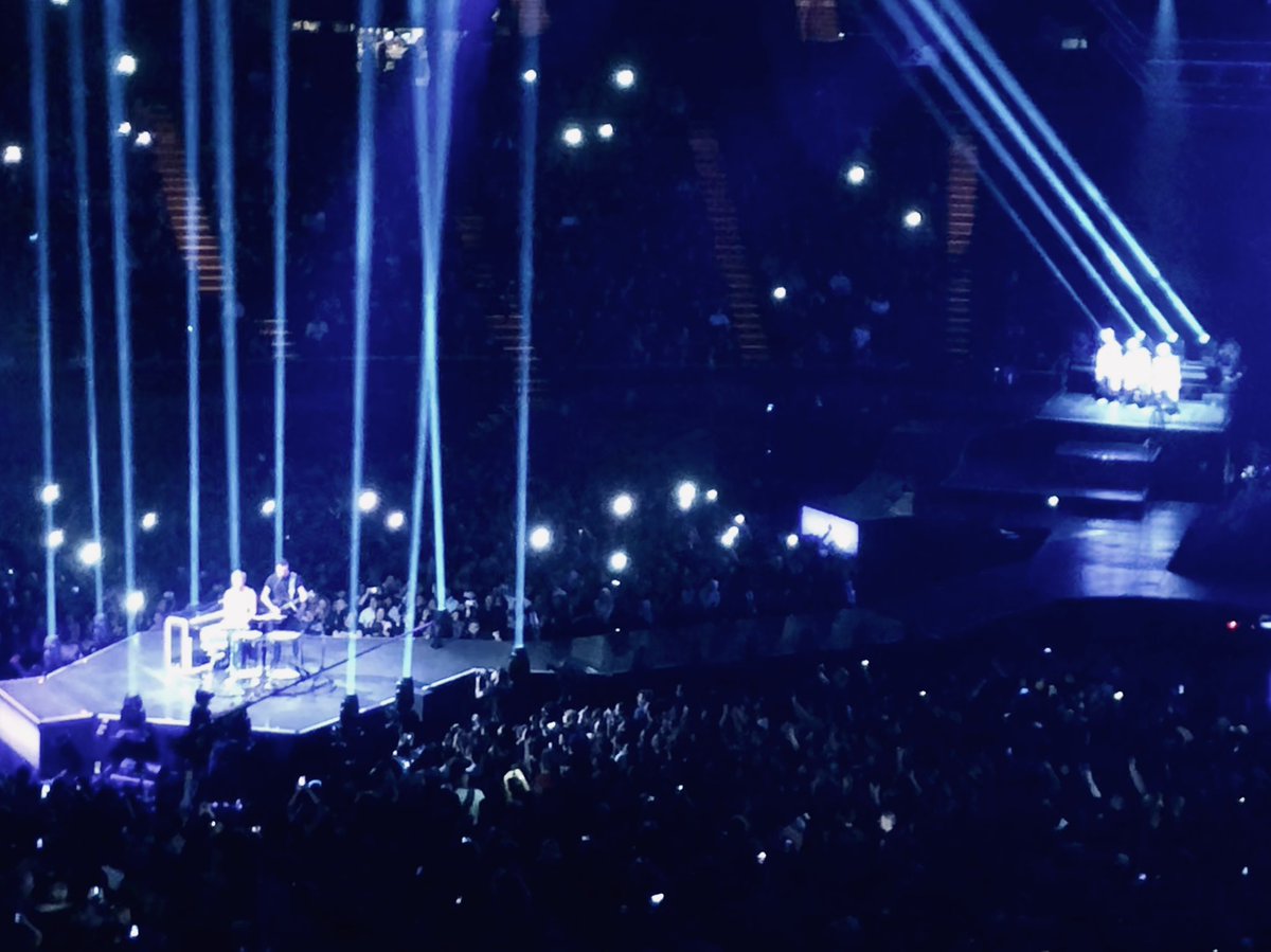 Lilulicious's tweet photo. @FlyDraenei Check this out! First pic is from a short version of Algorithm, next is Propaganda (obvs), then Dig Down sort of semi-acoustic and gospel, and then at the end for the encore this enormous cyborg puppet thing popped up and towered gyrating over the stage! It was amazing! https://t.co/bhKdEc6nbg