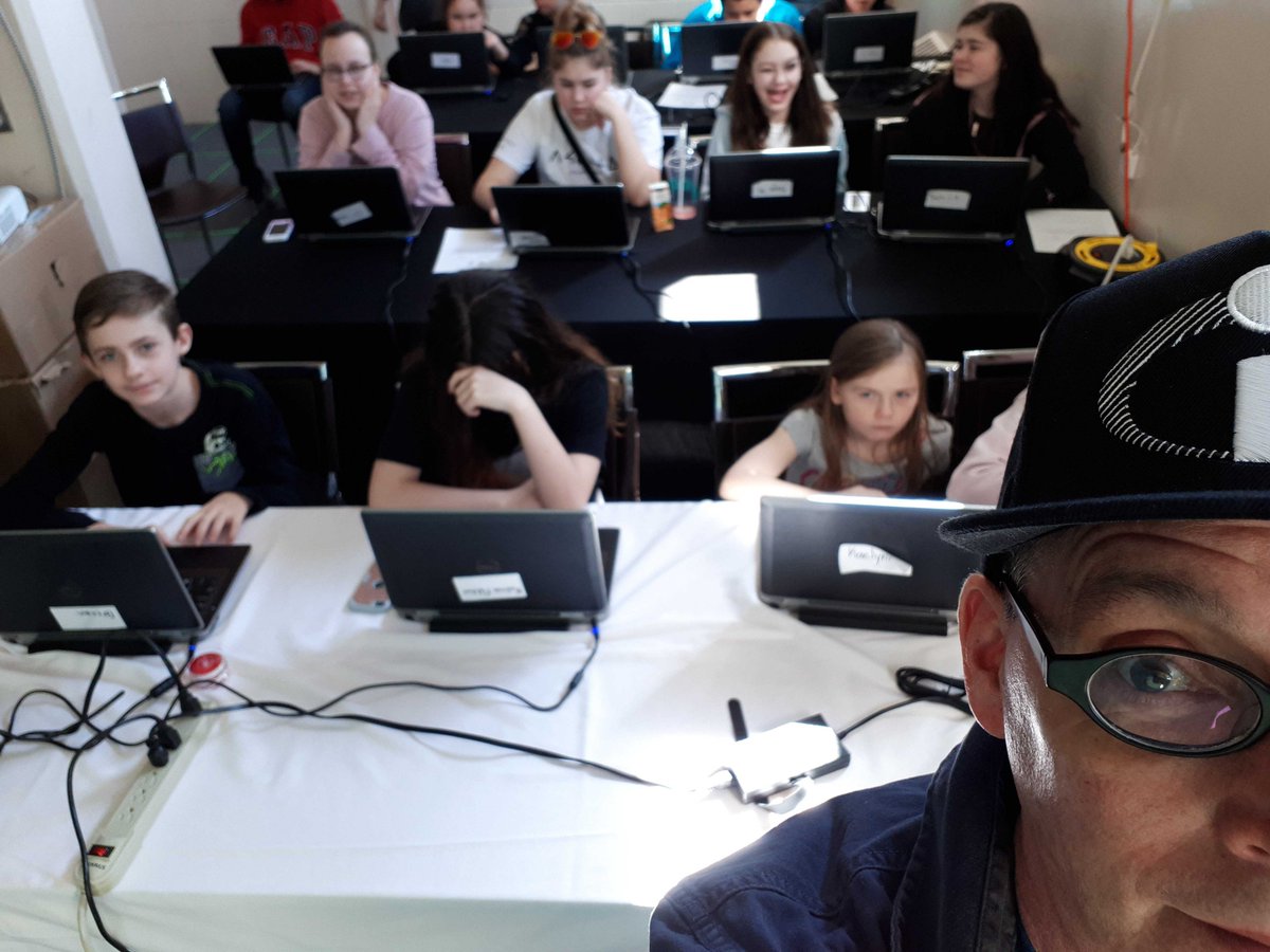 amperecanada's tweet image. Our coding experts working with Missanabie Cree youth in Sault Ste. Marie! #coding #teachkidscode #SaultSteMarie