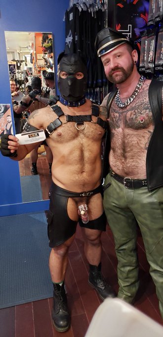 Me and my bulldog boy @Lorenzoflexx showing off for #CBXChastity during the @Leather64Ten contest last<a class="tags" href="/tag/lorenzoflexx">@lorenzoflexx</a><a href="/tag/cbxchastity"class="tags"><span>#cbxchastity</span></a>