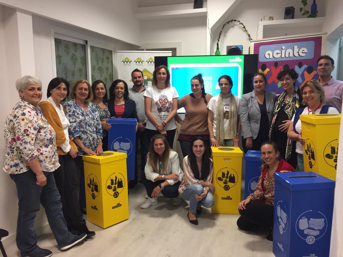 LespiritusantoM's tweet photo. Jornada de formación y sensibilización con la asociación de centros infantiles de Tenerife @Carlotacruzizqu @ecoembes_com https://t.co/6aDisTvWks
