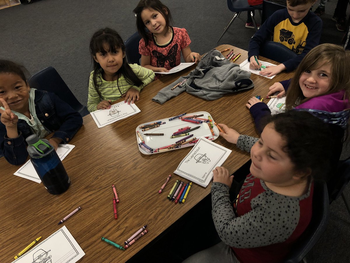 LOMA_ESS's tweet image. EAK’s and Kinders working on tracing and story making with a small leprechaun book! 🍀 #AttendConnectBelongLMSV #ESSRocks #LMSVHeart