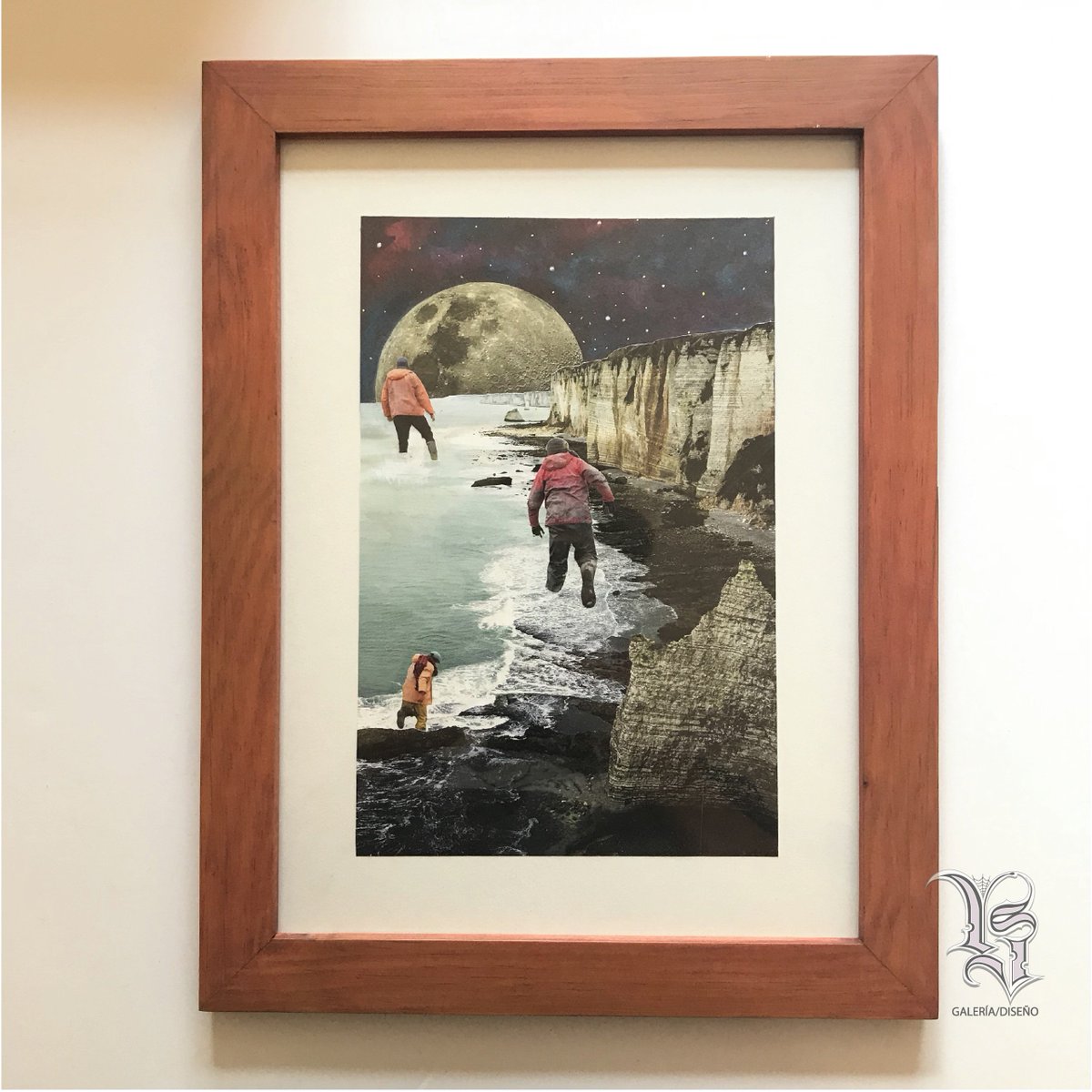 LaSantsima2's tweet photo. Título: Andantes 
Técnica: Collage 
Medidas: 27.5 X 18 
Artista: Maria Ponce
Estatus: Disponible
Incluye: Marco, embalaje y certificado de autenticidad.
Entrega inmediata, envío nacional 
#lasantisima #mariaponce #collage #arteoaxaca #galeria #Nuevostalentos #Bienvenida https://t.co/l1AD7MXzNM