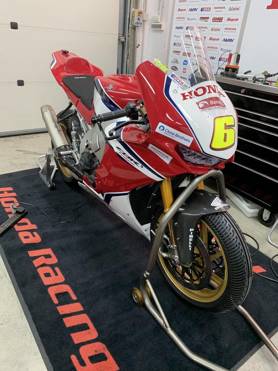 XaviFores's tweet photo. Por fin nos hemos conocido!
Mañana primera toma de contacto!
Finally we meet!
Tomorrow the first dance together!
@hondaracing_bsb @hondaukmotorcycles @officialbsb @hondaeurope #XF12 #XF6 https://t.co/6Eov6DpBlv