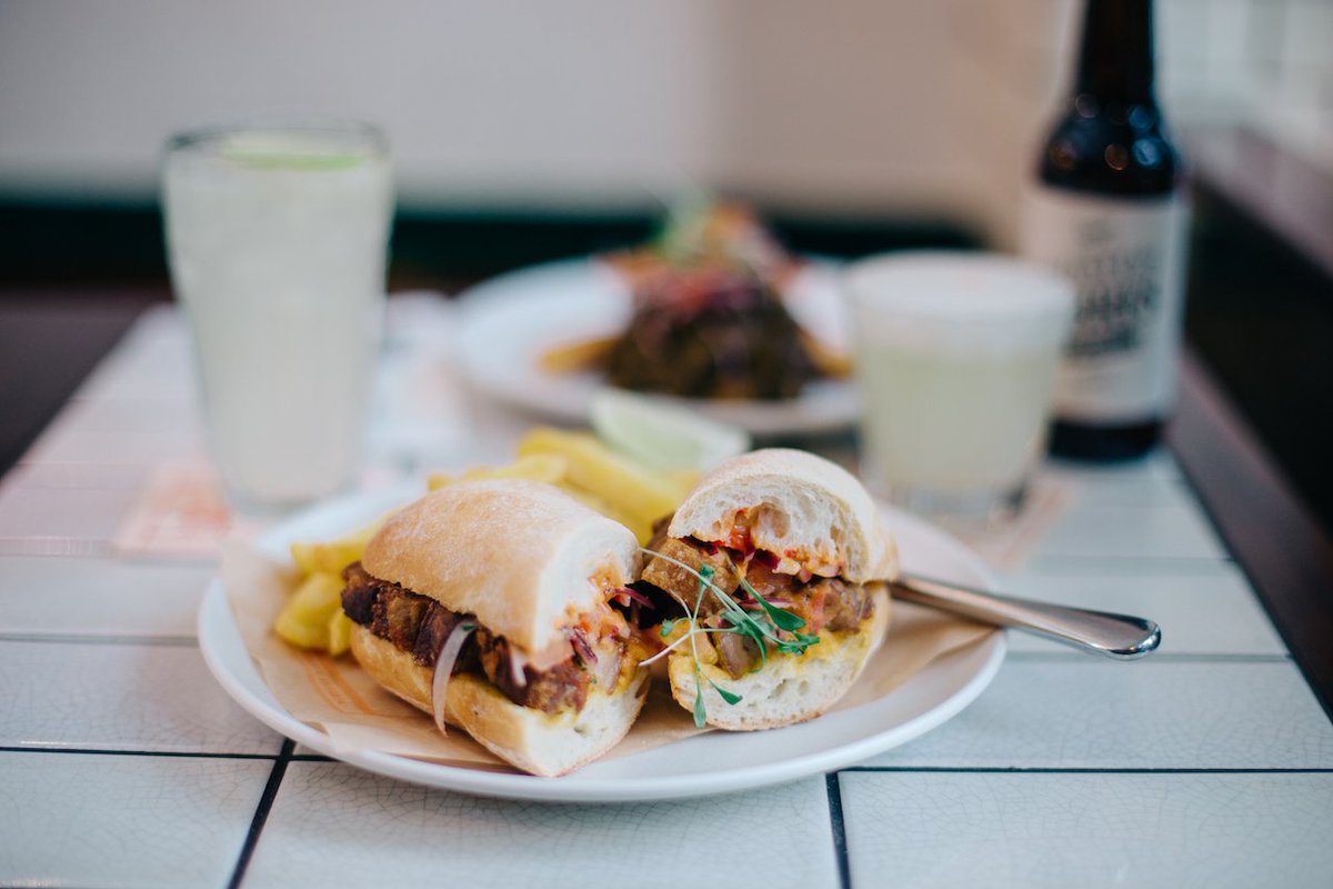 cevicheuk's tweet photo. Who can resist our Pan con Chicharrón 'Chicharrón Pork Sandwich' with proper chips. #Noregrets 🤤 https://t.co/KxhBhpBqYJ
#lunchdeal #lunchoffer #expressmenu #offer #llamamenurapido #london #londonrestaurant #peruvian #peruvianrestaurant #soho #eastlondon https://t.co/UhKMJ3zJZZ