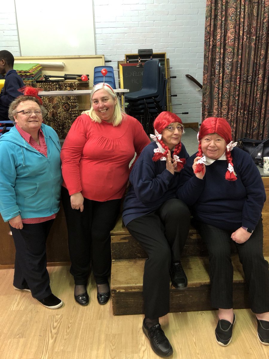 HextableBB's tweet image. The lady Officers doing Red Nose Day #4thbromley #yougoladies hextableboysbrigade.com/2019/03/12/the…