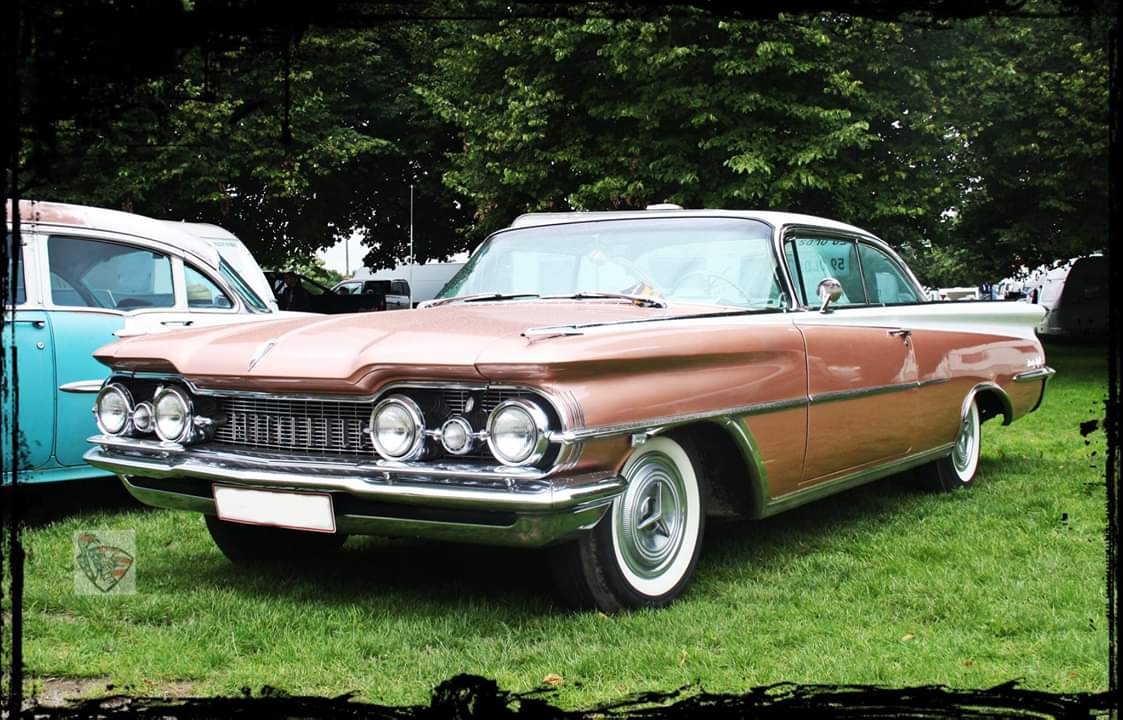 mizzi_rizzi's tweet photo. Oldsmobile 98, 1959.

Fotad i Roskilde, på #Vikingrun, Denmark, 2016.

#MizziRizzi #Oldsmobile 
#Oldsmobile98 #Oldsmobile1959
#Oldsmobileninetyeight1959 https://t.co/DWEmmJKyxk
