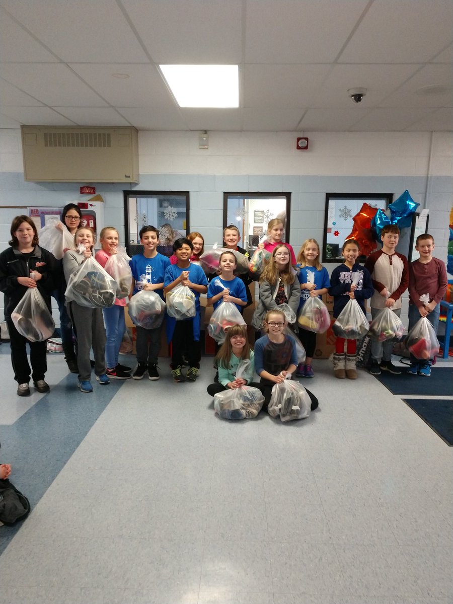 MrsDeAngelo02's tweet photo. Love our Lighthouse Leaders!  They led a used shoe drive to sell to a recycling company to help fund shots for women and babies over seas!  So proud of them ♥️!  Love our Parsons Families!  #GSDpride #makeadifference #superkids https://t.co/W0fR5gr1zt