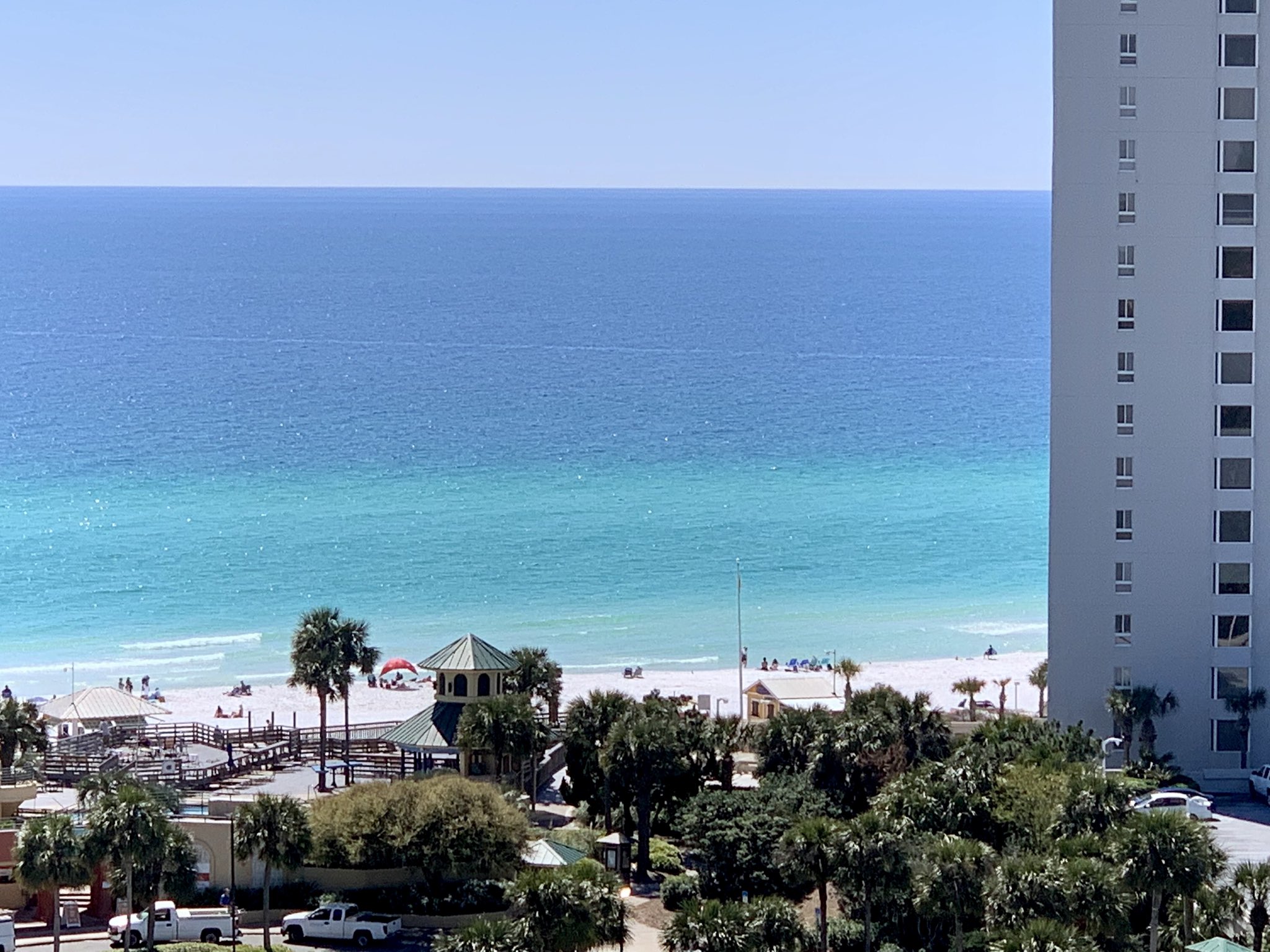 @beach♡ Cheers to the Weekend ⛱️ • • • 📍 CLEARWATER BEACH, F L