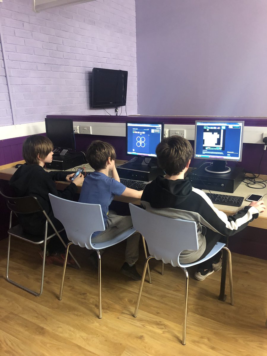 cldwyt's tweet photo. It was a busy night at our drop in tonight ... we had a record number of 17 young people 🎉. It was good to see some new faces who are welcome back 👏🏽🤩 #CLD #ArdlerComplex #YouthWorkChangesLives 🌟 @ArdlerPrimary @StFergusPrimary @CraigowlPrimary @BaldragonAcad @stpaulsdundee https://t.co/S1C0szbLeV