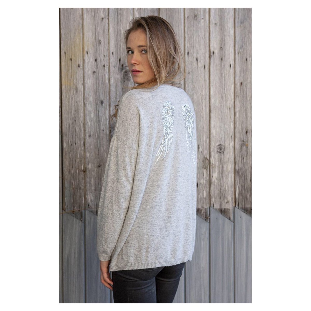 You’ll adore Angel wings Cashmere Sweater! It’s perfect dressed up for smart or styled down with jeans, it’s a must have this season.

downyourhighstreet.com/angel-wings-ca…

#Cashmere #CashmereSweater #AngelWingsSweater #AngelWings #IndependentBusiness #ShopLocal #SupportLocal #DYHS #RT