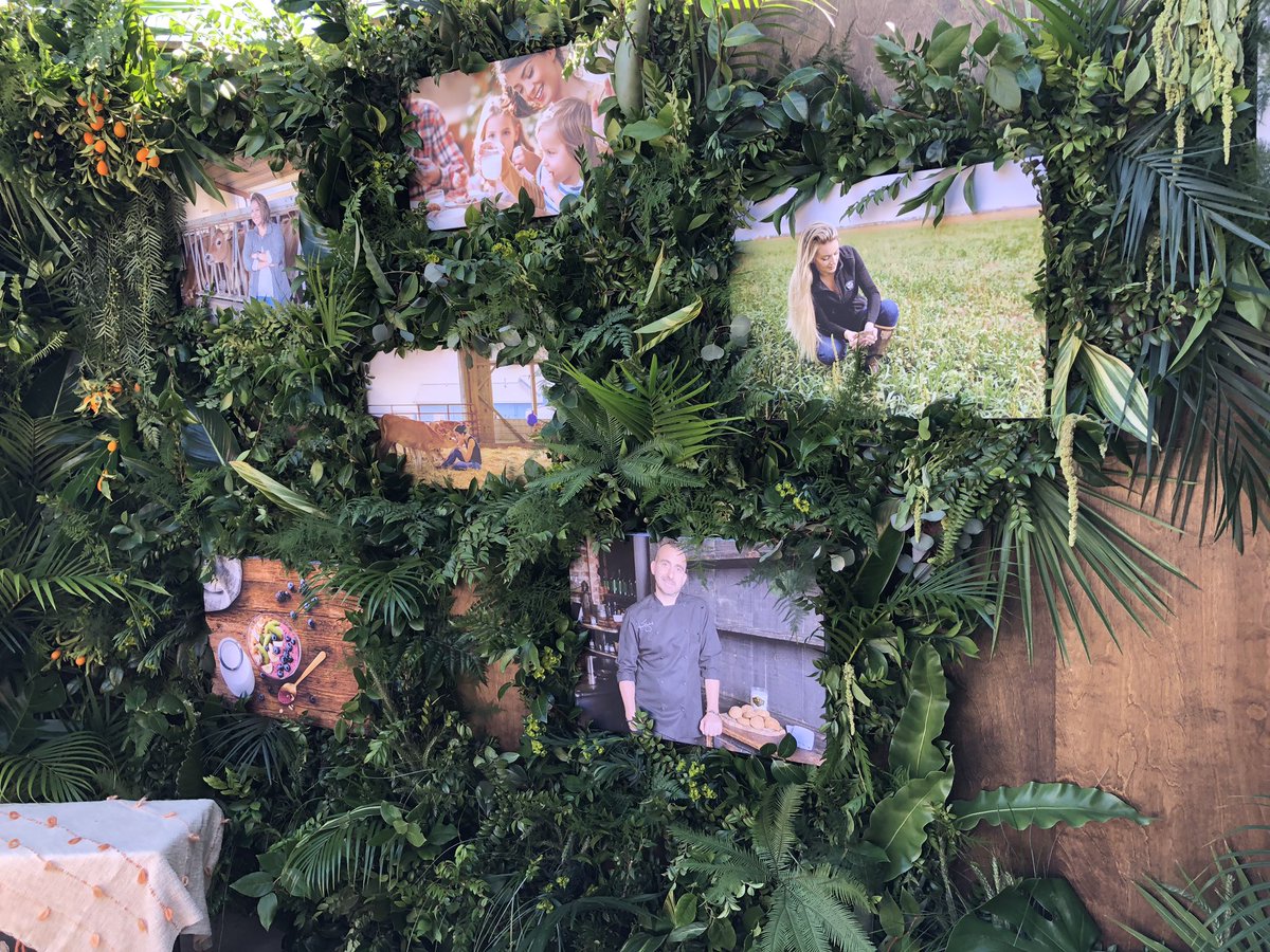 JeanRagalieRD's tweet image. Chatting abt #undeniablydairy &amp;amp; #sustainability -Excited to be meeting w/ &amp;amp; talking #farmtotable w/ @memeinge @harleypasternak @MaschaDavis during #NutritionMonth